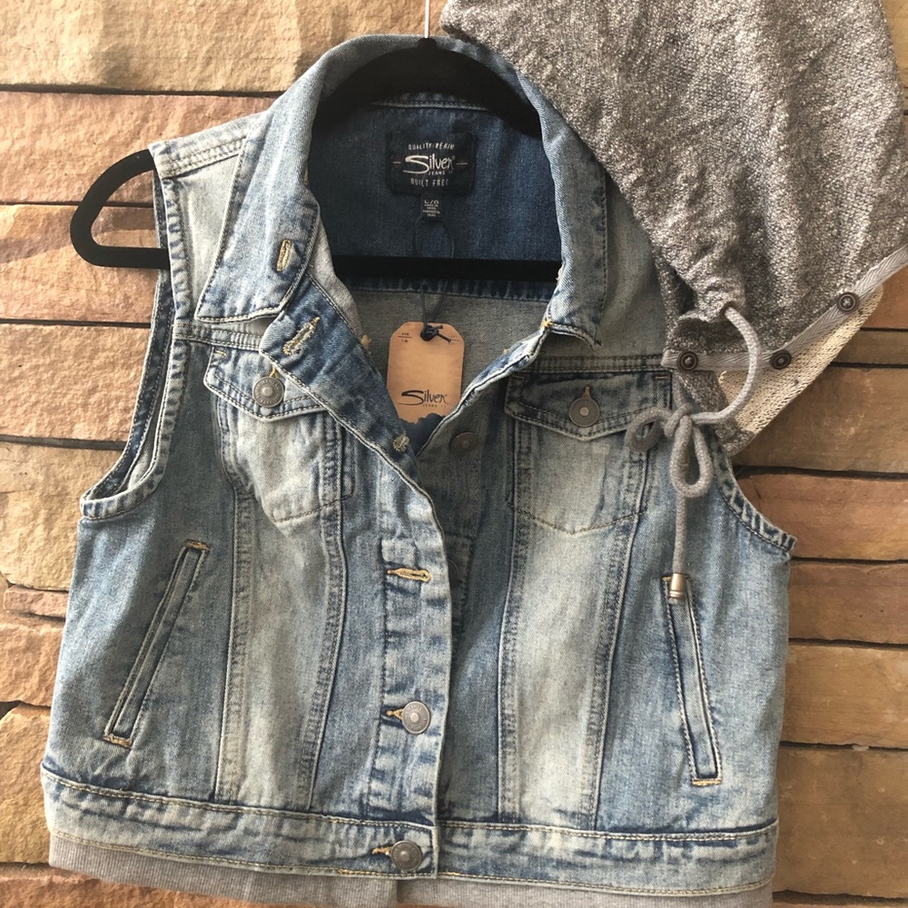 Silver jean company, denim vest, size large